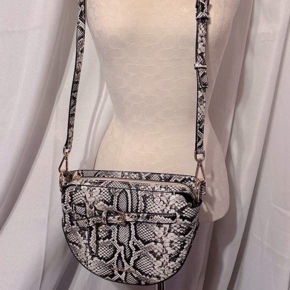 Michael Kors Crossbody - Picture 1 of 8